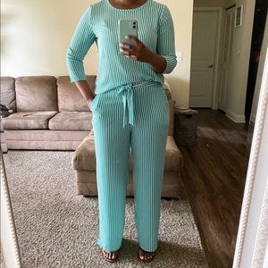 ONLY Green & White strip set